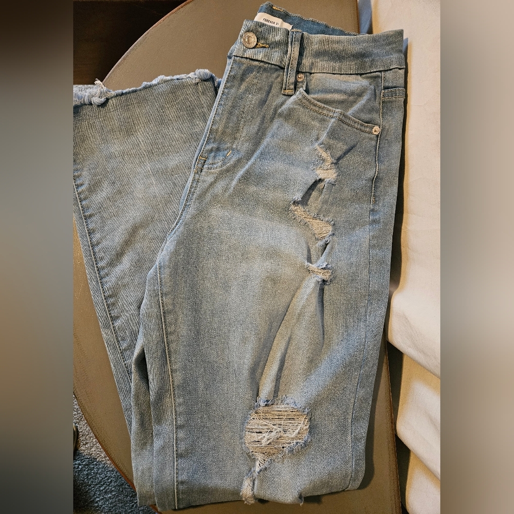 Forever 21 High Rise Wide Leg Distressed Jean Size 26